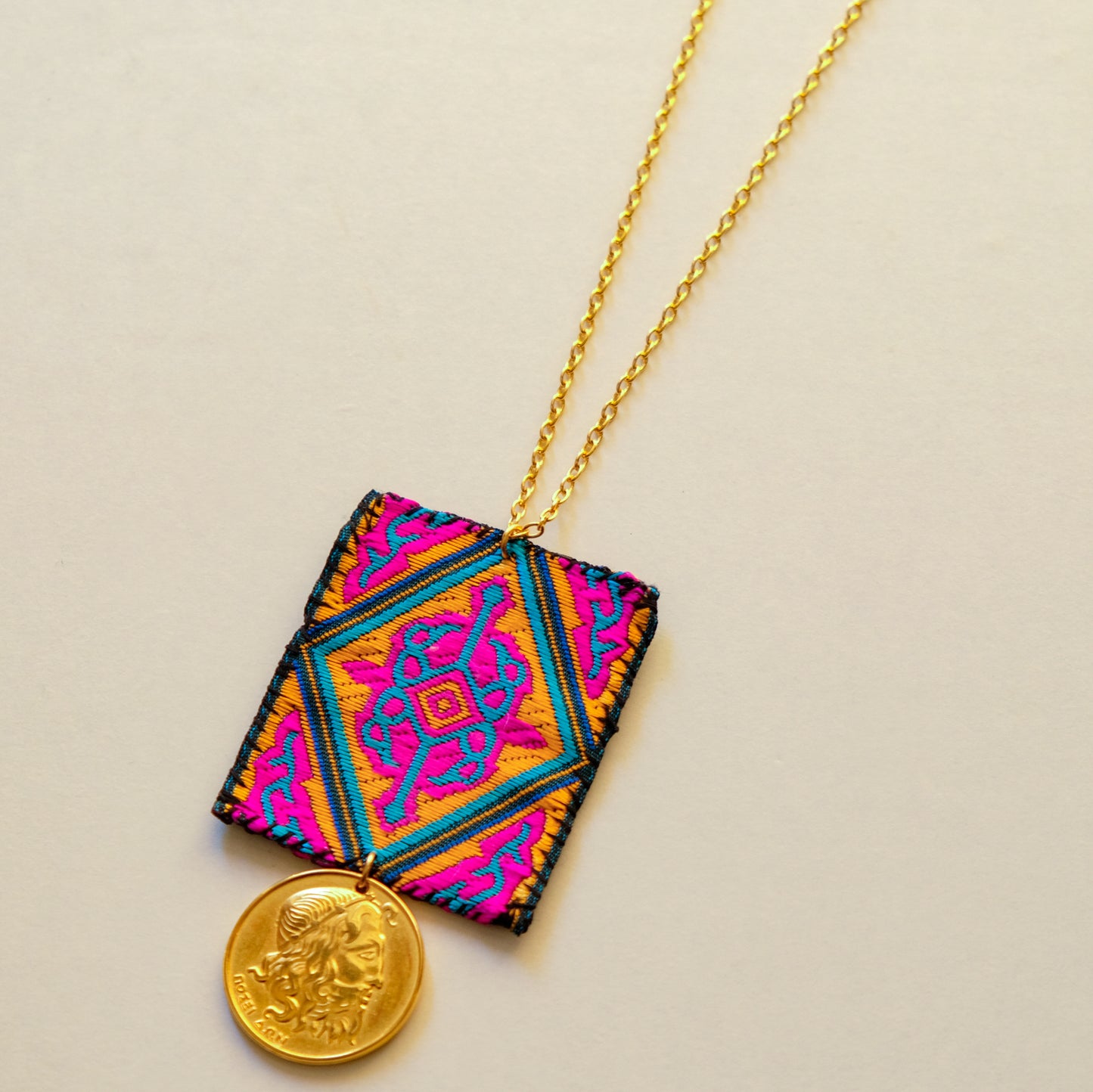 Alavida necklace