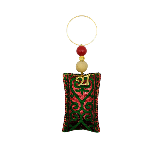 Holly elvet 2027 charm