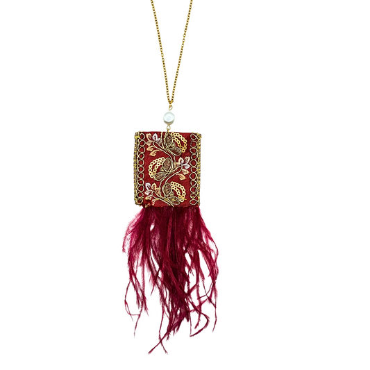 Rouge necklace