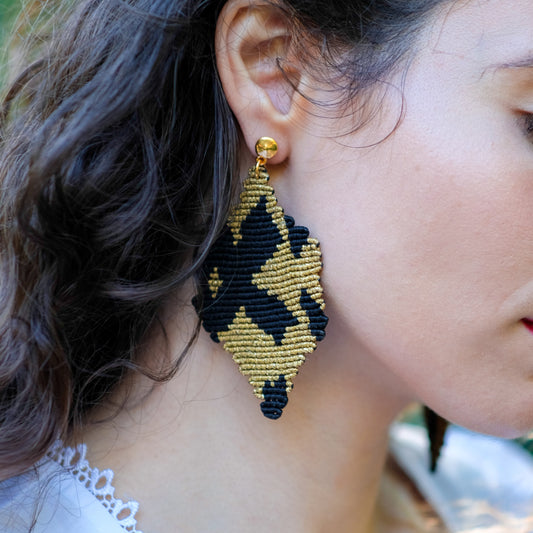 Black reef earrings
